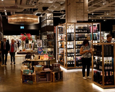 Spain October retail sales rise 3.8% y/y