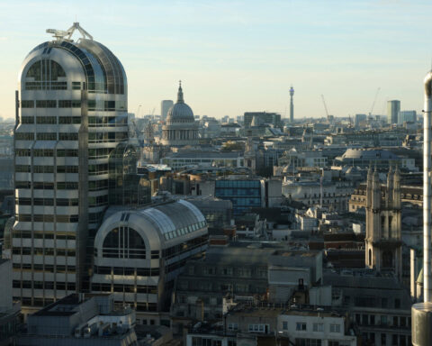 Credit rating agencies give cautious thumbs up to UK budget