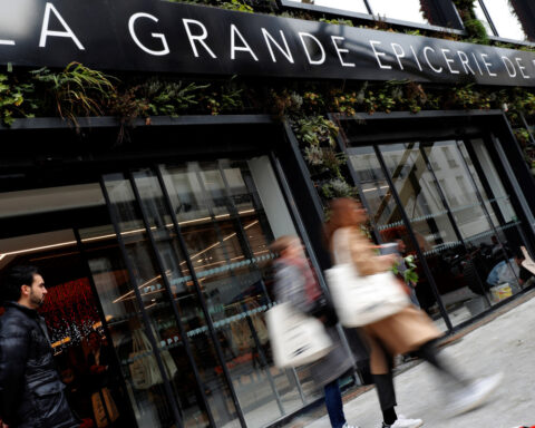 Euro zone growth, inflation on benign path, keeping rate cut bets muted