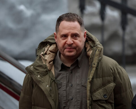 Ukraine's top peace negotiator quits after raid by anti-graft police