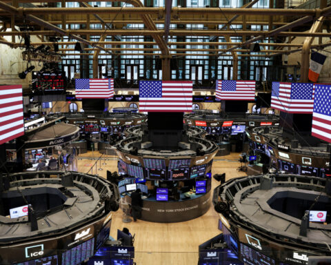 Wall Street edges higher, futures resume trading after global outage