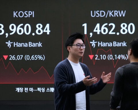 US stocks rise for a fifth straight day to close out a volatile month