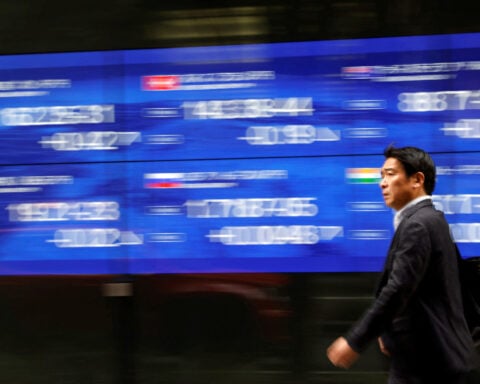 S&P 500 notches weekly, monthly gains; Treasury yields advance