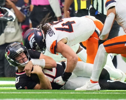 Less than 3 weeks after cancer surgery, Broncos' Alex Singleton is back in the game