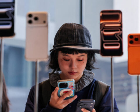 IDC sees global smartphone shipments dipping in 2026 as memory costs bite