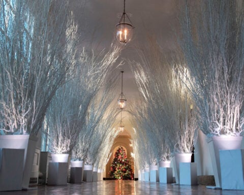 Melania Trump tames Christmas