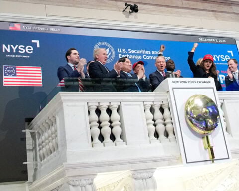 US SEC chief calls for redo of executive compensation disclosure rules