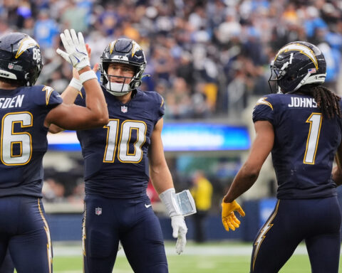 Chargers QB Justin Herbert has surgery on non-throwing hand, playing status to be determined