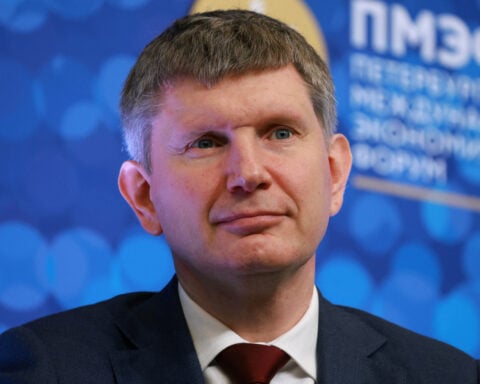 Russian officials warn of challenges posed by strong rouble