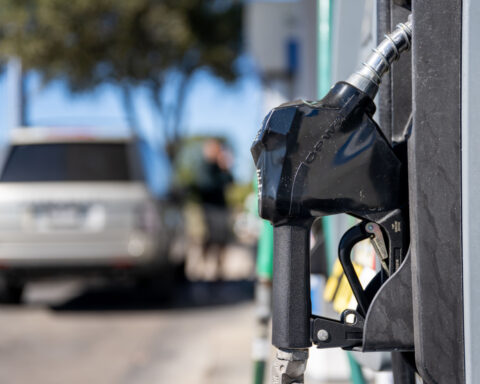 Major milestone: US gas prices drop below $3 a gallon for first time since May 2021