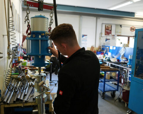 Germany not doing enough to halt economic 'free fall', says industry body