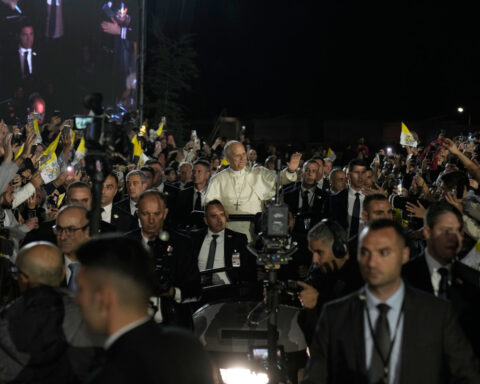 Pope Leo XIV sends message of support to southern Lebanon as he ends 1st foreign trip