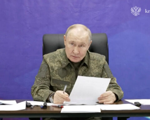 Russia says before talks with US it has fully captured city of Pokrovsk, Ukraine denies it