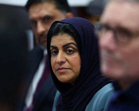 Illegal migrants to face clothing and mouth searches for phones at UK ports