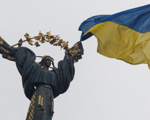 Ukraine offers bond swap on $3.2 billion GDP warrants in bid to emerge from default