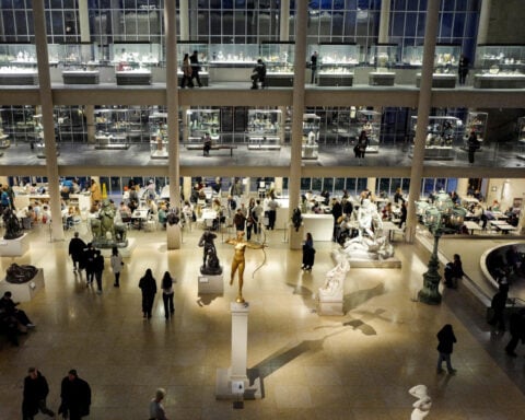 Economic jitters will not derail Americans'  generosity on Giving Tuesday, expert says