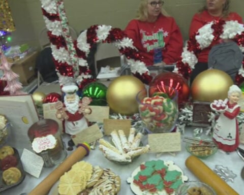 Group trying to break the world record for largest Christmas cookie exchange