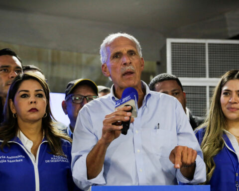 Honduras presidential election on knife's edge with Asfura and Nasralla tied
