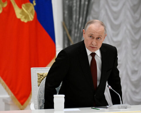 Putin grants many categories of Chinese citizens visa-free access to Russia for up to 30 days