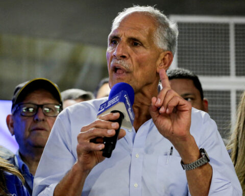 Conservative Asfura leads Honduras presidential elections, preliminary results show