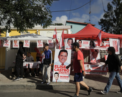 Trump's impact is debated in Honduras, where conservatives lead the presidential vote tallies
