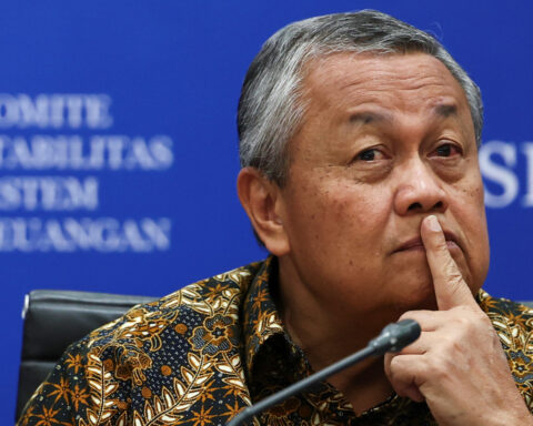 Bank Indonesia will bring rupiah to trade at 16,500 per dollar next year, governor says
