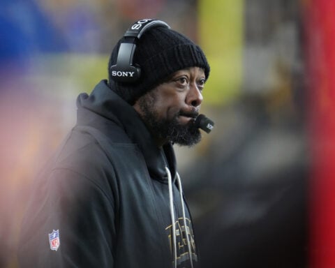 Aaron Rodgers' bloody nose a fitting symbol for the hurting Steelers in lopsided loss to Bills