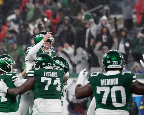 Nick Folk's 56-yard field goal on final play lifts Jets to 27-24 win over Falcons