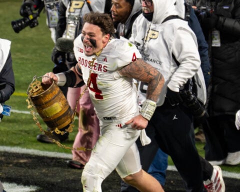 Georgia up to No. 3 behind Ohio State, Indiana in Top 25 shuffle as Oregon, Texas Tech also climb