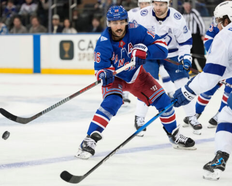 Rangers fail to duplicate road success at MSG, fall to 2-8-1 at home after loss to Lightning