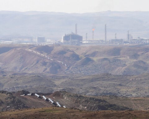 Operations restart at Iraq's Khor Mor field, transporting gas to power stations, ministry says