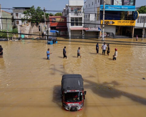 Indonesian residents hunt for food and water after deadly floods. 193 dead in Sri Lanka