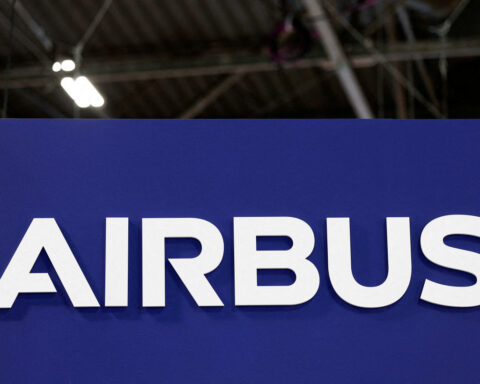 Global airlines race to fix Airbus jets; US reports little disruption