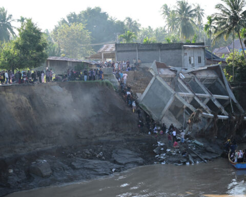 Indonesian rescuers search for survivors as the death toll from floods and landslides tops 300