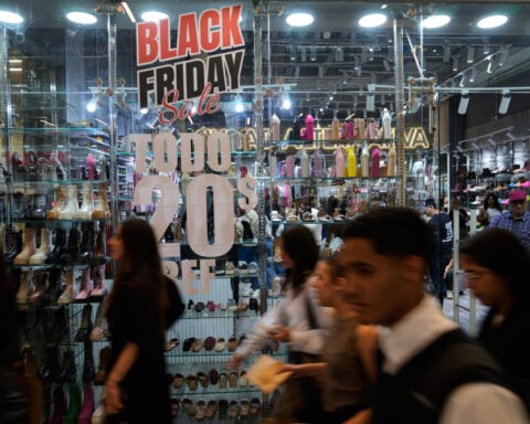 Venezuelans worried about economic turmoil shun Black Friday deals