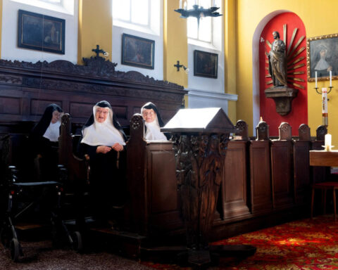 Elderly Austrian nuns who broke back into their convent will be allowed to stay. But there are conditions