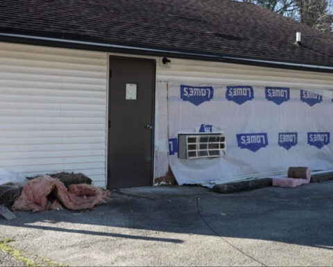 Mother-daughter boutique duo refuses to let hit-and-run crash derail Black Friday dreams