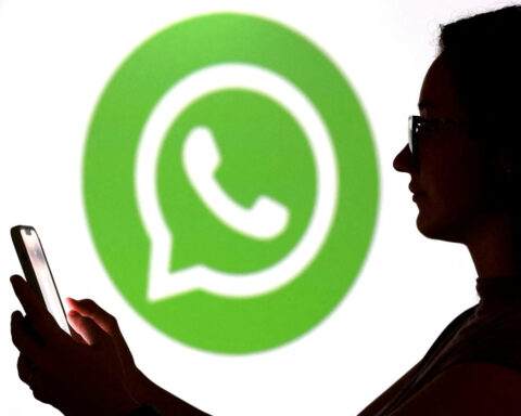 Russia threatens full ban on WhatsApp