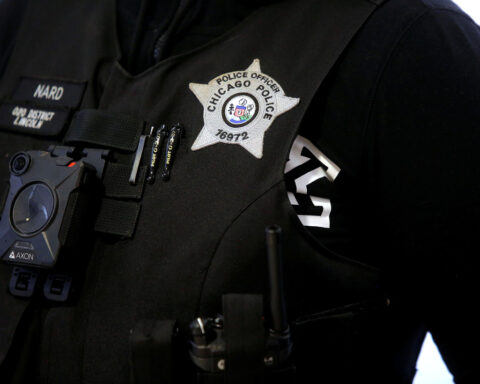 Suburban Chicago cop arrested by ICE returns to duty