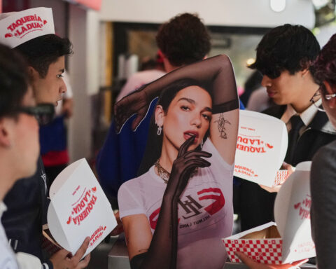 Dua Lipa's Mexico concerts come with specialty tacos, hot sauce and margaritas