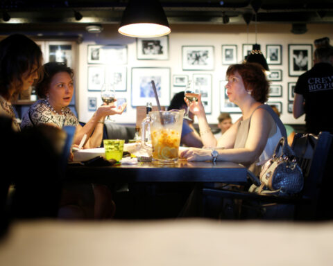 Russia's services sector growth accelerates in November, PMI shows