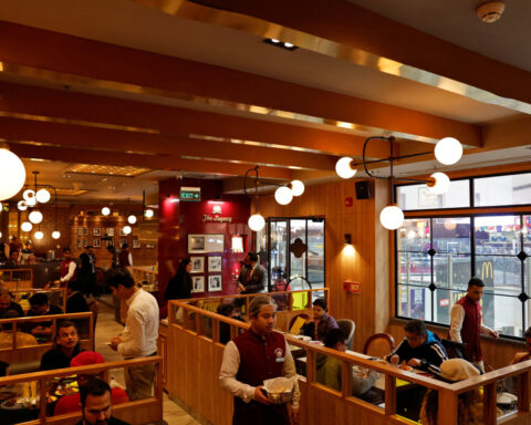 India's services growth accelerates in November but export engine sputters, PMI shows