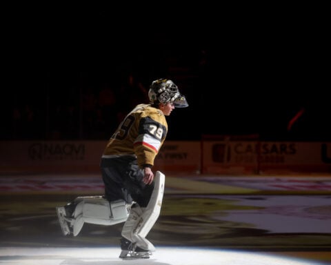 Carter Hart returns to NHL after nearly 2 years and receives warm welcome from Golden Knights fans