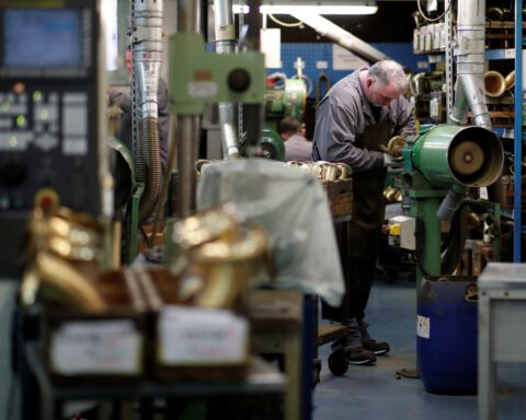 France's services sector returns to growth in November, PMI shows