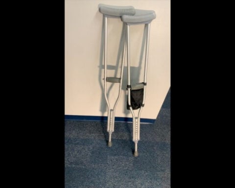 Carjackers use man on crutches as bait in heist