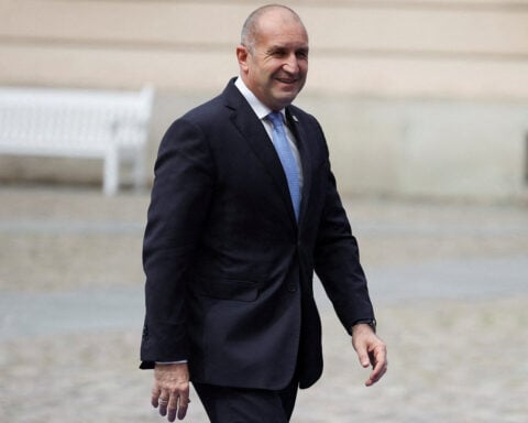 Bulgaria's president calls on government to resign