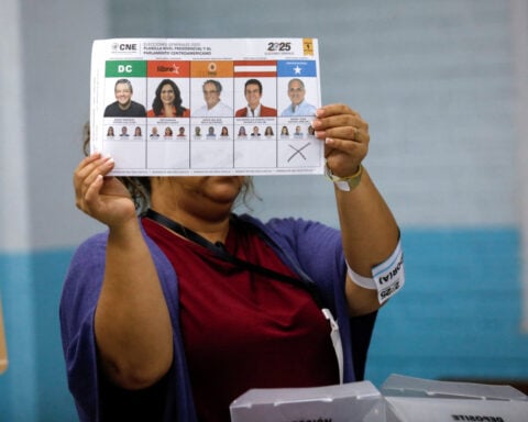Publication of Honduran election results again halted, official says