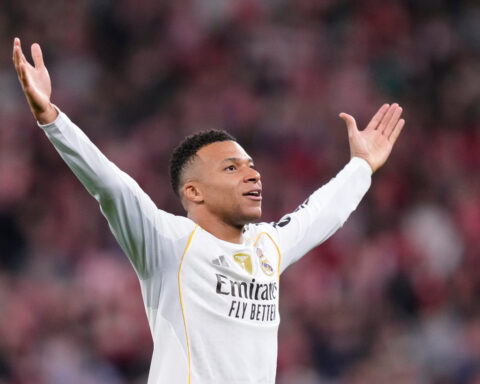 Kylian Mbappé scores 2 goals as Real Madrid wins 3-0 at Athletic Bilbao