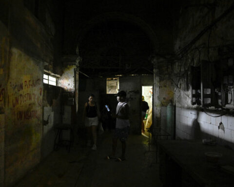 Cuba reconnects grid, begins restoring power to Havana after partial collapse