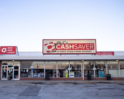 3 officers and a man have been wounded and a suspect killed in Omaha shootings